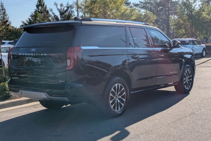 2025 Ford Expedition MAX Platinum photo 1