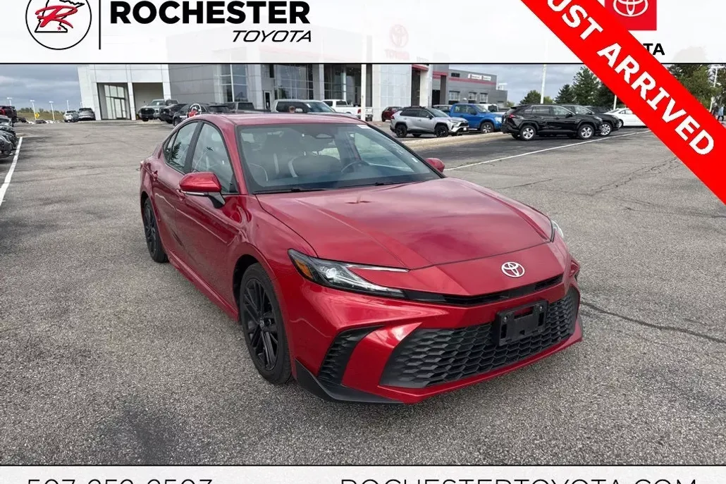 2025 Toyota Camry SE photo 1