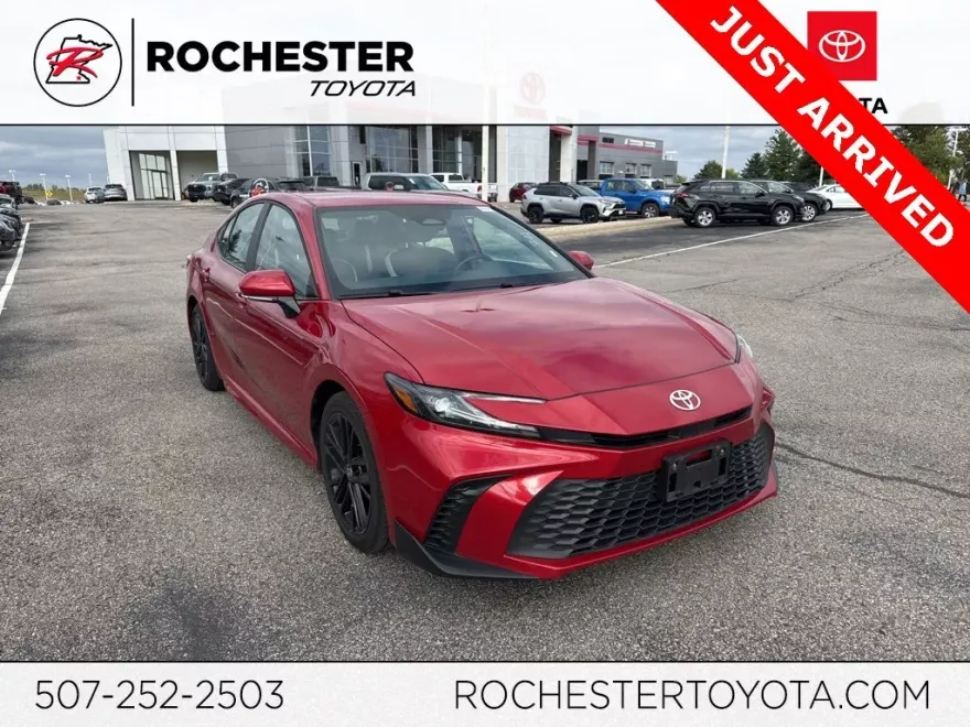 2025 Toyota Camry SE photo 1
