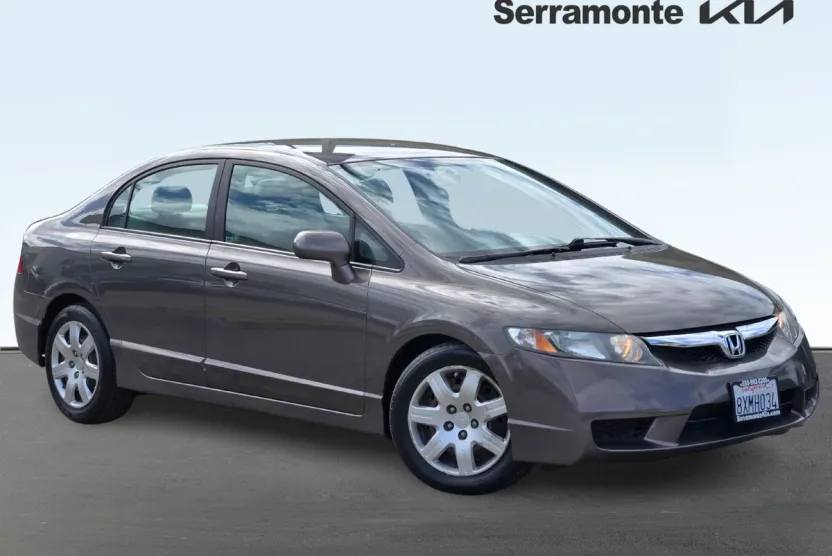 2010 Honda Civic LX photo 1