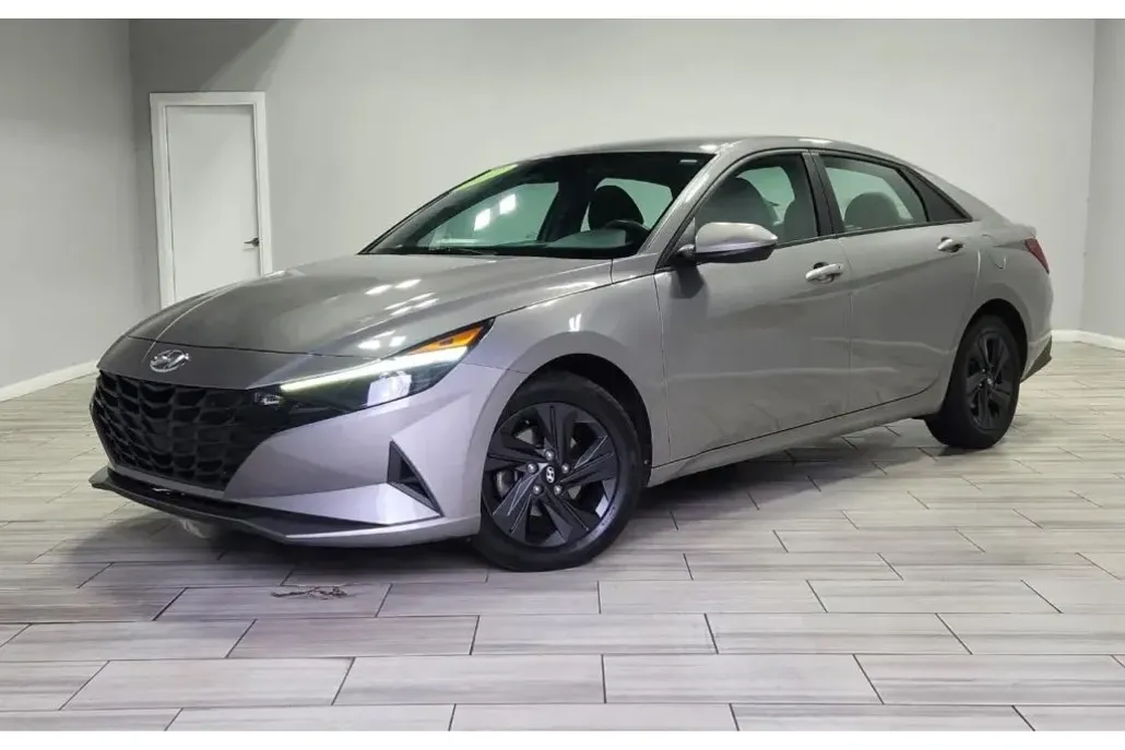 2021 Hyundai Elantra SEL photo 1
