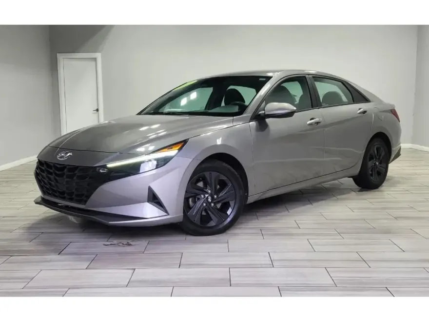 2021 Hyundai Elantra SEL photo 1