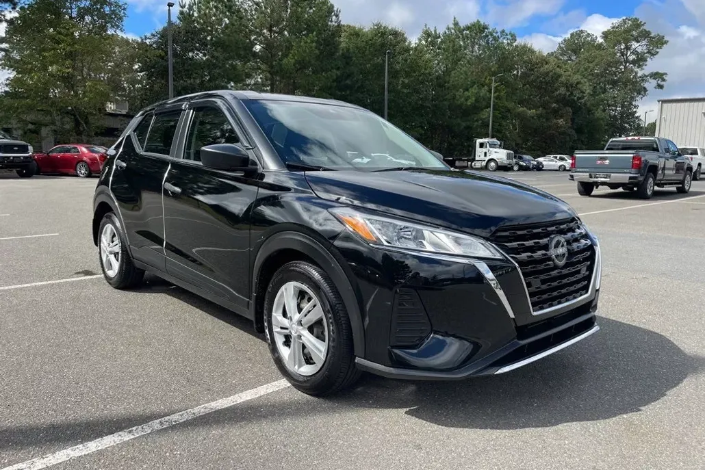 2023 Nissan Kicks S photo 1