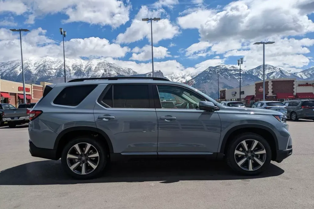 2025 Honda Pilot Touring photo 1