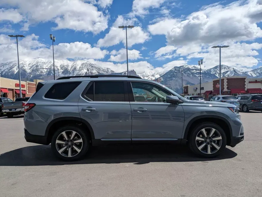 2025 Honda Pilot Touring photo 1