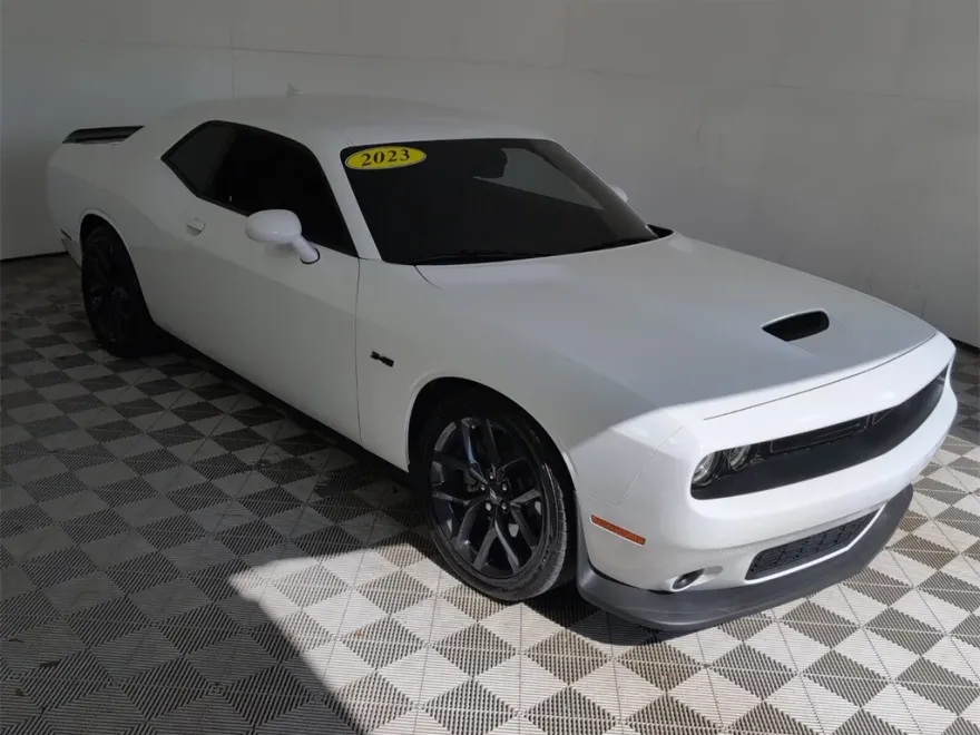 2023 Dodge Challenger R/T photo 1