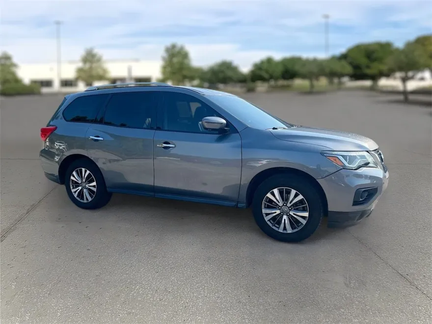 2020 Nissan Pathfinder SL photo 1