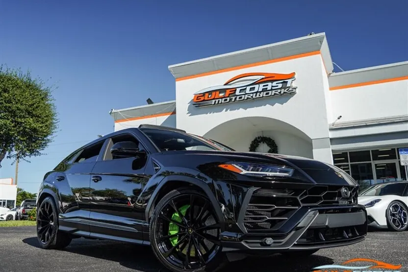 2022 Lamborghini Urus photo 1