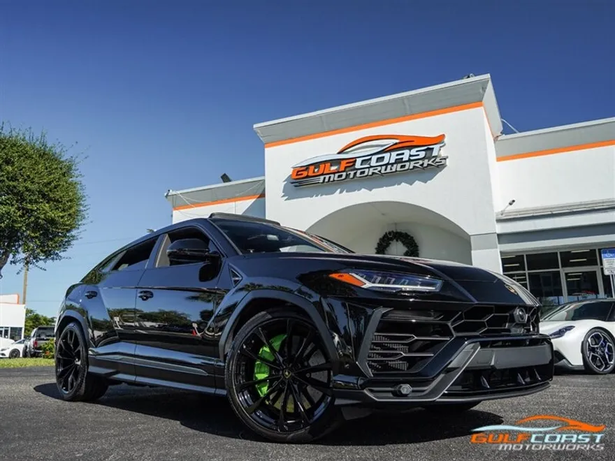 2022 Lamborghini Urus photo 1