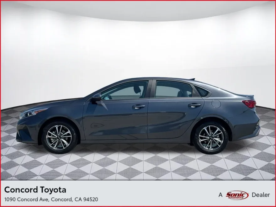 2023 Kia Forte LXS photo 1