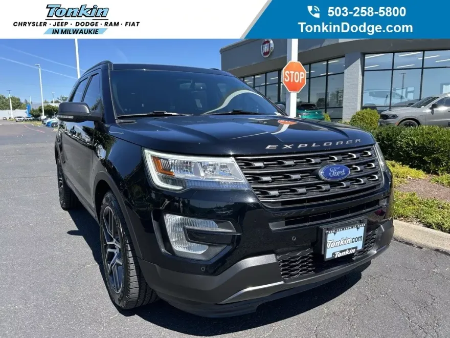 2017 Ford Explorer XLT photo 1