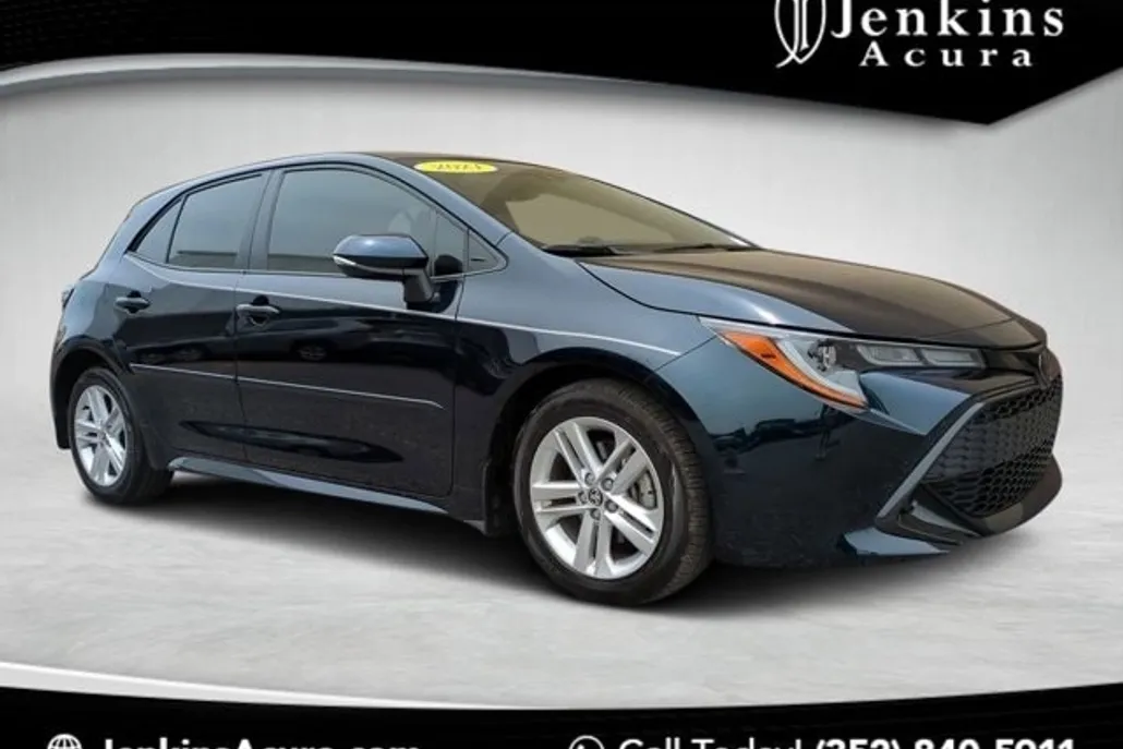 2021 Toyota Corolla SE photo 1