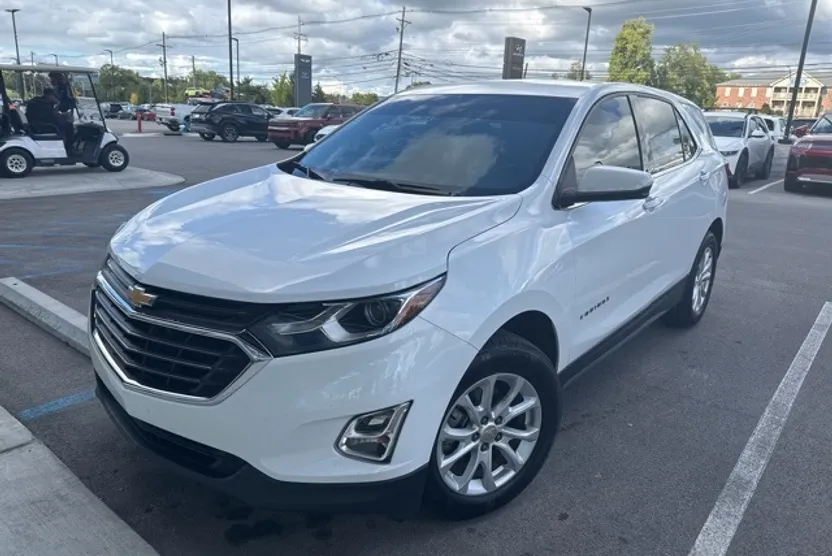 2019 Chevrolet Equinox LT photo 1