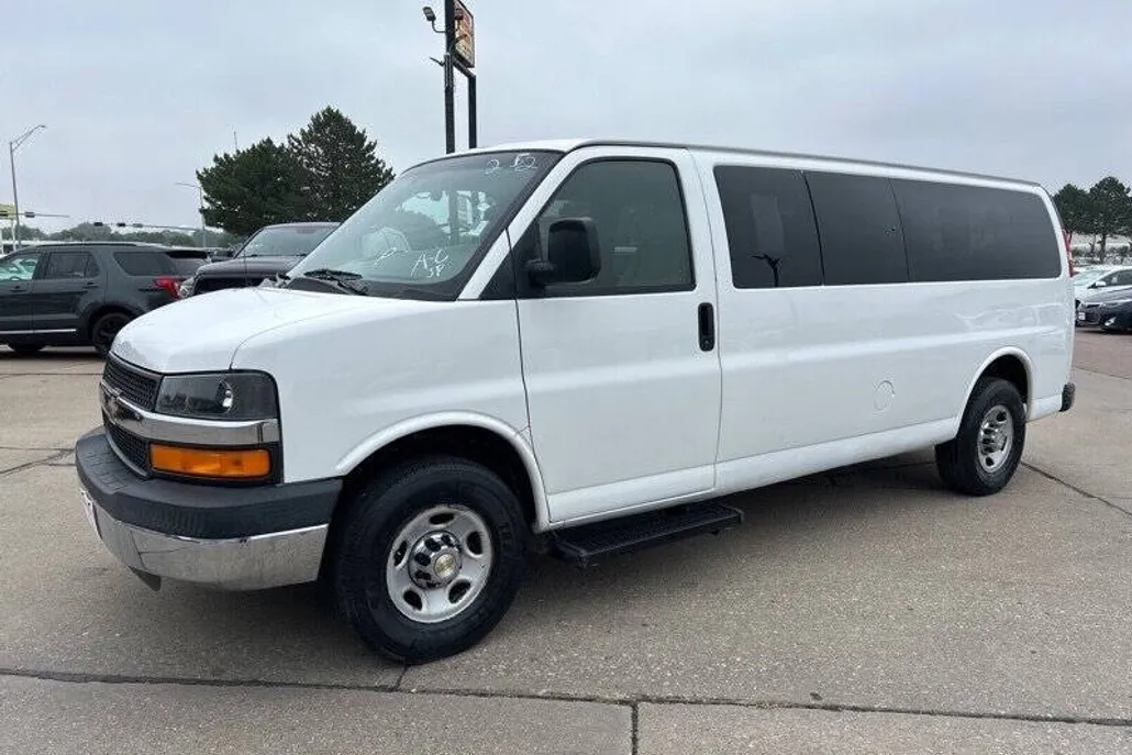 2008 Chevrolet Express LS 3500 photo 1