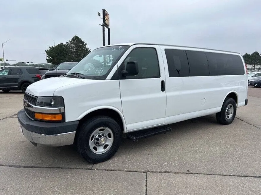 2008 Chevrolet Express LS 3500 photo 1