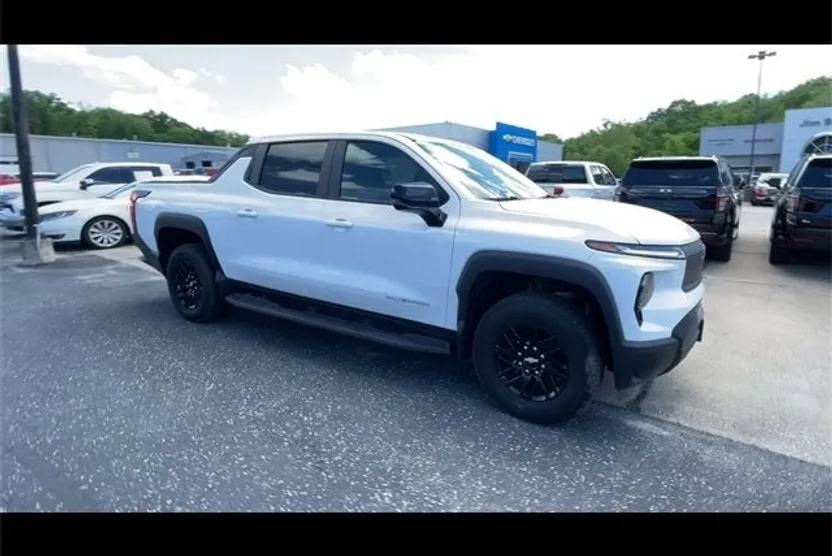 2024 Chevrolet Silverado EV Work Truck photo 1