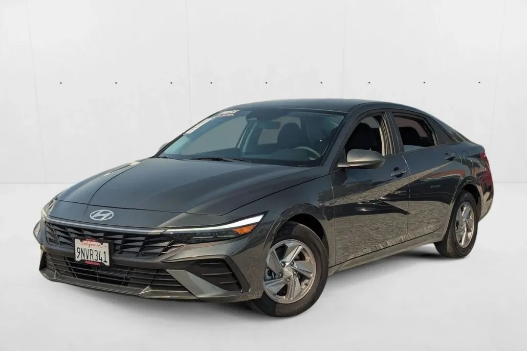 2025 Hyundai Elantra SE photo 1
