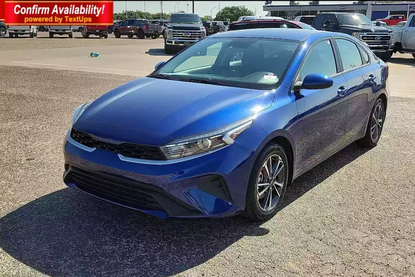2023 Kia Forte LXS photo 1
