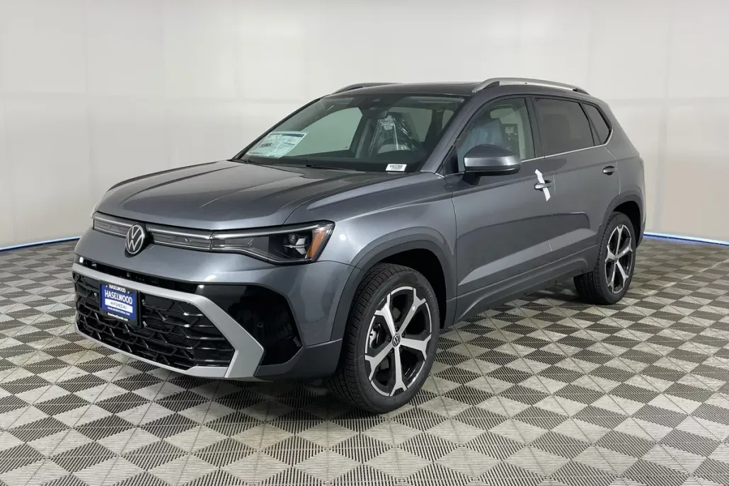 2025 Volkswagen Taos SEL photo 1