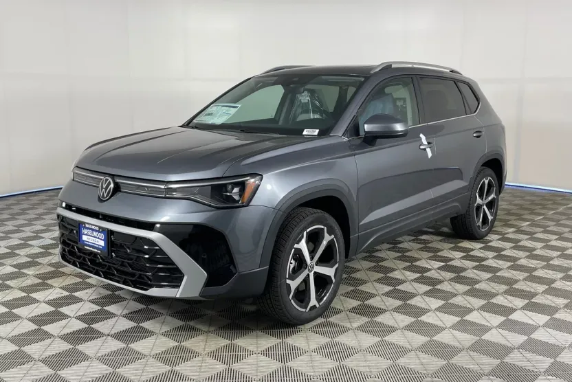 2025 Volkswagen Taos SEL photo 1
