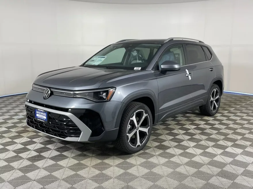 2025 Volkswagen Taos SEL photo 1