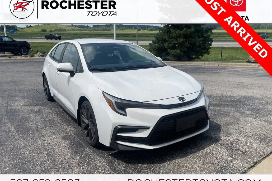 2024 Toyota Corolla SE photo 1