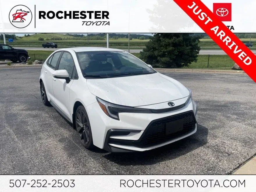 2024 Toyota Corolla SE photo 1