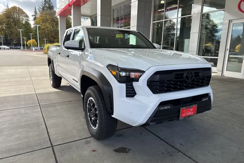 2024 Toyota Tacoma TRD 4x4 photo 1