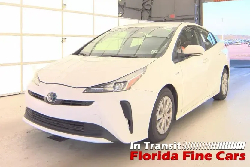 2022 Toyota Prius LE photo 1
