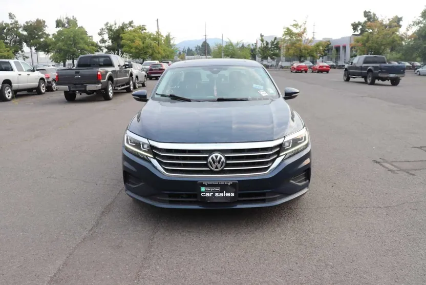 2021 Volkswagen Passat 2.0T SE photo 1
