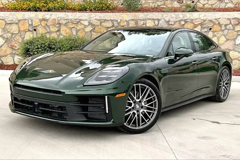 2025 Porsche Panamera 4 photo 1