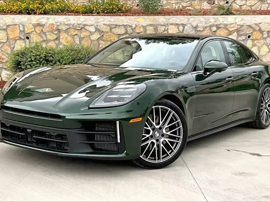 2025 Porsche Panamera 4 photo 1