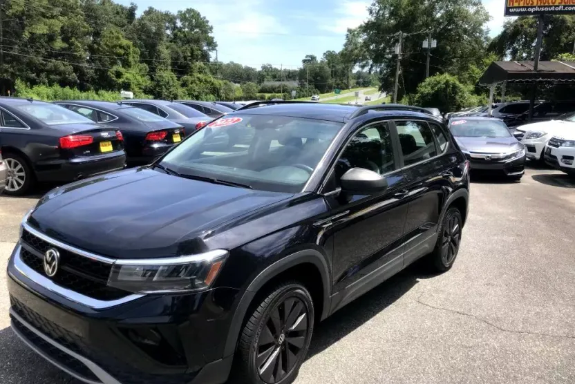 2022 Volkswagen Taos photo 1