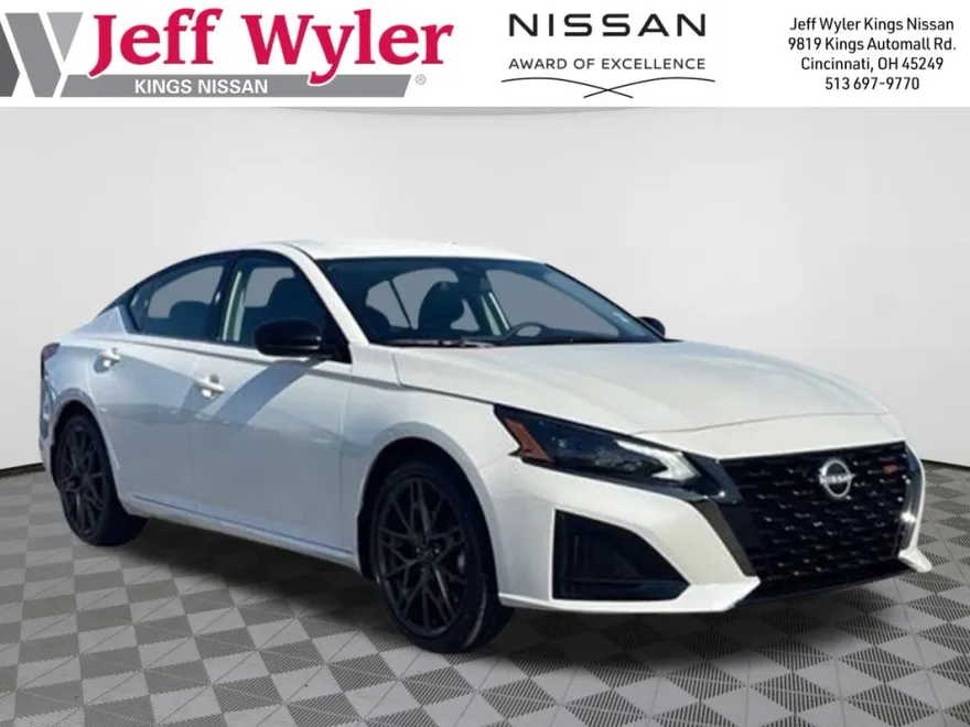 2025 Nissan Altima SR photo 1