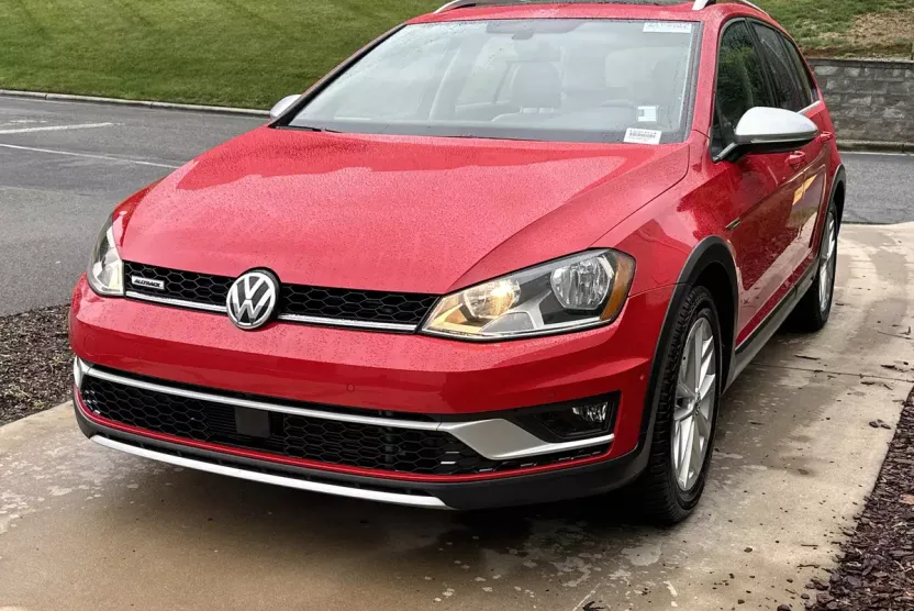 2017 Volkswagen Golf Alltrack SEL photo 1