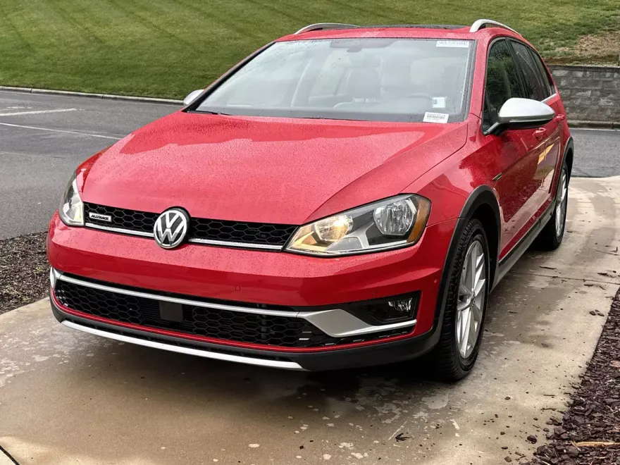2017 Volkswagen Golf Alltrack SEL photo 1