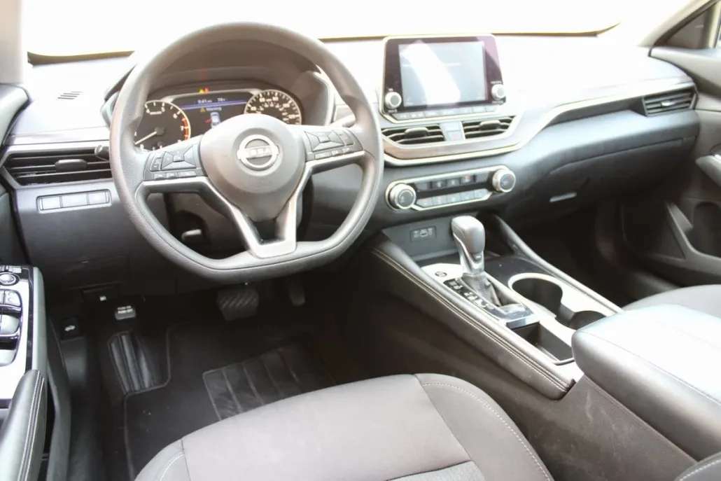 2023 Nissan Altima 2.5 SV photo 1