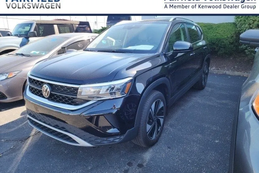 2024 Volkswagen Taos SE photo 1