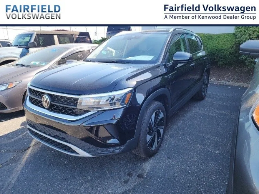 2024 Volkswagen Taos SE photo 1
