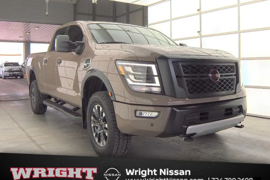 2024 Nissan Titan PRO-4X photo 1