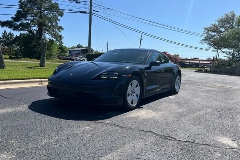 2021 Porsche Taycan Base photo 1