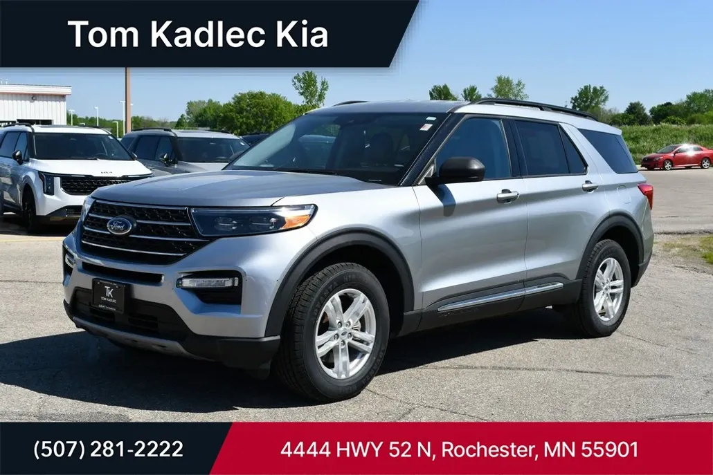 2023 Ford Explorer XLT photo 1