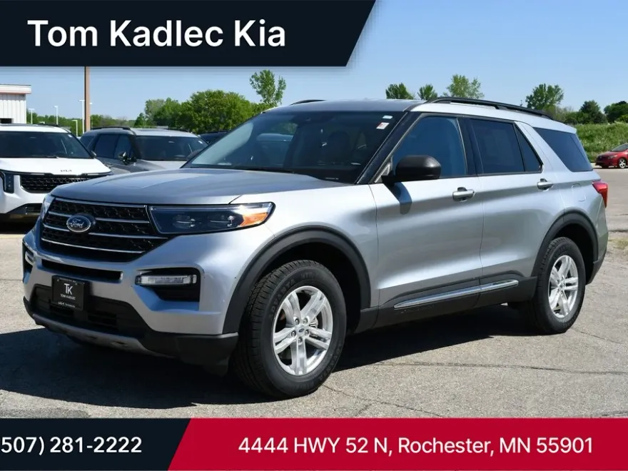 2023 Ford Explorer XLT photo 1