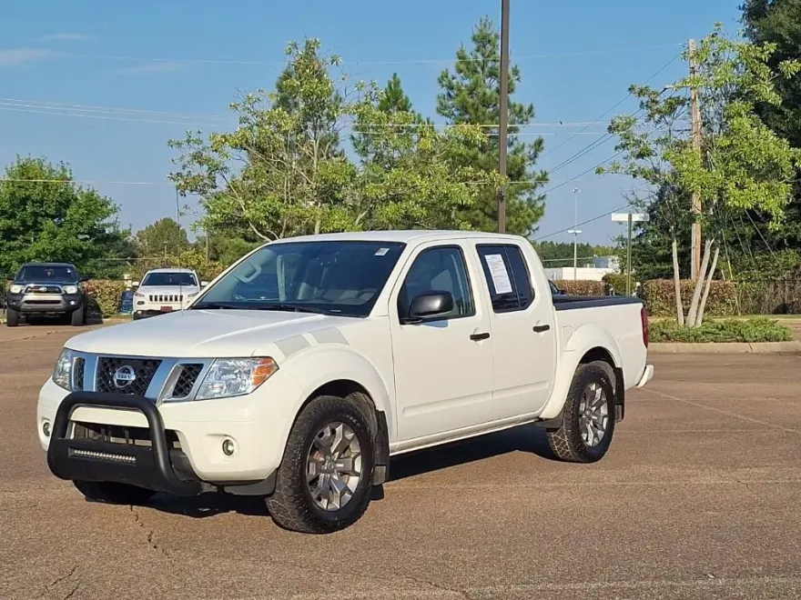 2020 Nissan Frontier Crew Cab SV photo 1