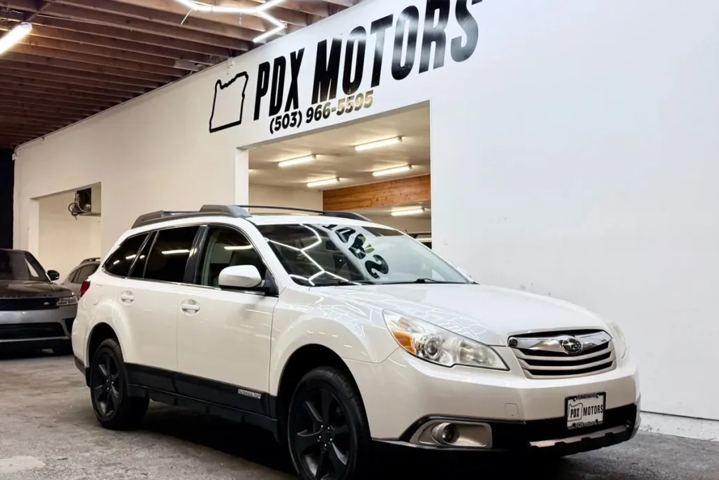 2012 Subaru Outback 2.5i Premium photo 1