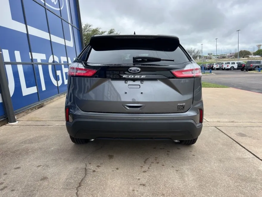 2024 Ford Edge SE photo 1