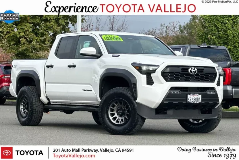 2024 Toyota Tacoma 4x4 TRD photo 1