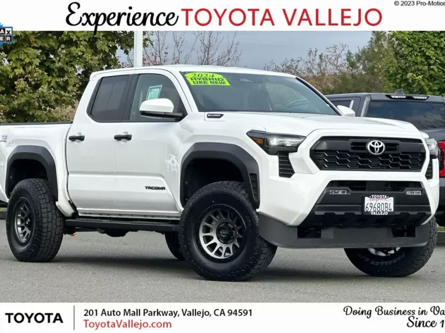 2024 Toyota Tacoma 4x4 TRD photo 1