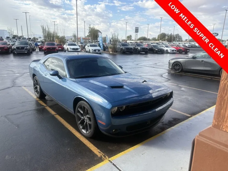 2023 Dodge Challenger SXT photo 1