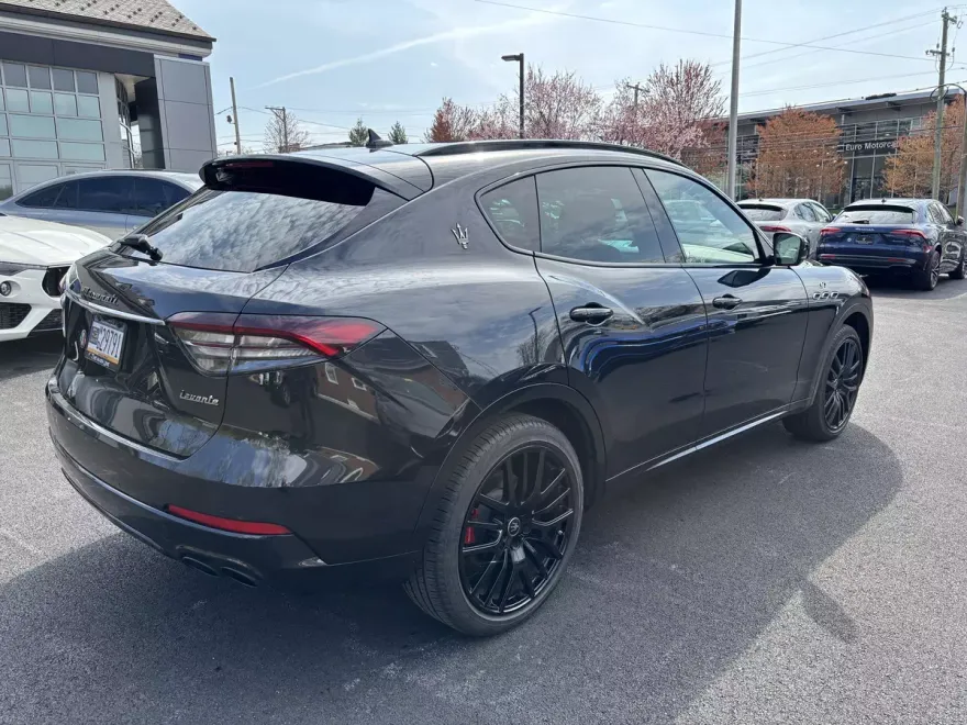 2022 Maserati Levante GT photo 1
